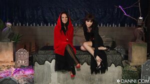 Asa Akira, Zoe Voss - Asa & Zoe's Live Chat