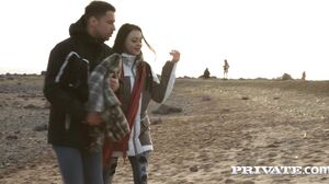 Kiara Gold Fucks The Neighbour