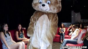 DANCING BEAR - these Girls go Wild when the Bear Shows