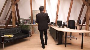 July Johnson - Bürohengst - sc2