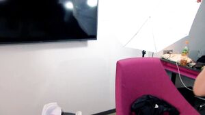 July Johnson - Hinter den Kulissen