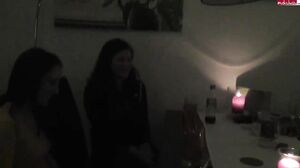 QueenParis - Gerade mal 18 - Ihr erster Orgasmus