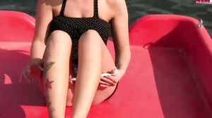 QueenParis - Outdoor - Perverse - Tretbootspiele - Puss