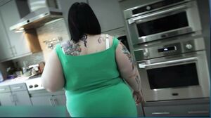 Alexxxis Allure - Cleaning and Fucking