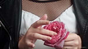 StrapLez - Rika Fane And Katy Rose In Bloom