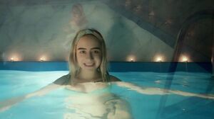 !MollyKelt - Sex Date With a Beauty in the Pool