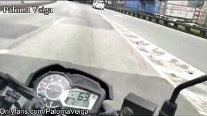 Sabrina Prezotte & Paloma Veiga - Dando pro Entregador