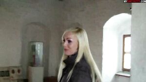 AmyStarr - Public - Mitten im Museum gefickt! Ohne Gumm