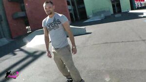 AmyStarr - Skaterboy in aller Öffentlichkeit gefickt