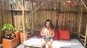 Seduzco Al Mesero Del Hotel Para que me Folle En Mis Vacaciones - Sara Blonde