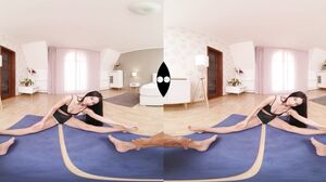 Kama Oxi - Pussy Stretched in 4K