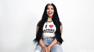 HowWomenOrgasm - Holly Day