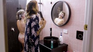 Hazel Leone And Max Peach - Shower Power