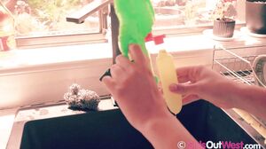 Max Peach And Pixie Play - Wet And Wild