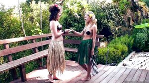 Nicole Ray & Sativa Verte - Lesbian