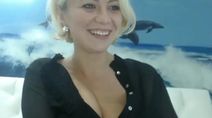 HOT BLONDE MILF IS PLAYFUL ON WEBCAM FOR SEX