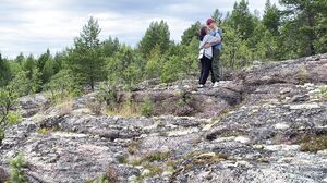 Remlic - Sex sex på sten, smuk pige i naturen