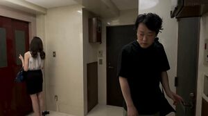 DLDSS-239 A married woman drops her smartphone twice… A