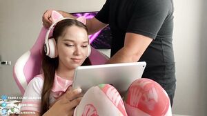 Deluxe_Bitch - decides to fuck while she plays video ga