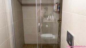 LeniFetisch - Lenifetisch spiel in der Dusche mit der S