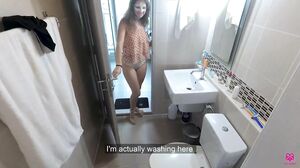 Poly-amory - Double blowjob in the shower