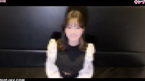 18 years old! Suzu-chan is an aspiring nurse! It looks