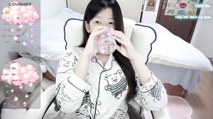 nice_belle January 03 2024 WebCam 2