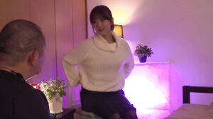 490FAN-196 A lewd housewife who got horny with an oil m