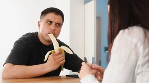 Luna Roul - Hot MILF showed how to eat a banana