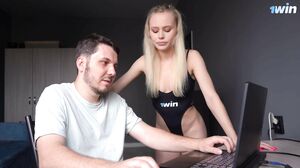 MariMoore - My Stepsister Let Me Fuck Her Young Pink Pussy for a Laptop