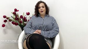 Melon Juggler - Sweetheart Mia in layered nylons