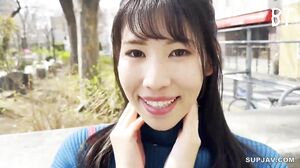 A really beautiful civil servant older sister, 26 years old. The older sister has a strong sexual desire that cannot be satisfied even if she cums or cums. She is masturbating with a toy, hyperventilating, fainting, and is about to faint with hard pistons