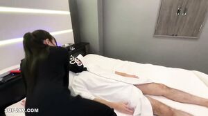 Exciting demon squirting bukkake on the face of a super masochist man! I can’t stand the insertion and end up with non-stop double seeding!