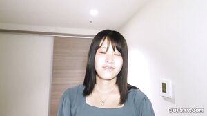 A D-cup beauty with long legs and a toned body. A former idol’s slender boinboin female hole is made to cum. She gets creampied by a creepy old man.
