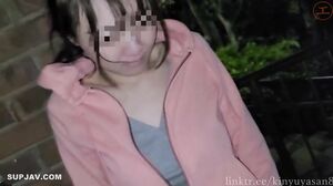 A young wife with beautiful skin and beautiful breasts who lives alone and lives a carefree life. She spends her days in vain, the only time she interacts with other people is to collect debts, and she feels emotionless and moans from sex.