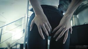 Fitting-room - Isabella De Laa Every Inch of My Skin