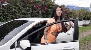 SALOMÉ GIL ES FOLLADA POR EXTRAÑO a CAMBIO DE AYUDARLE a REPARAR SU AUTO