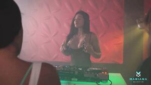 DJ MARTIX Tiene Sexo En Vivo En Una Fiesta Con un Fan - Mariana Martix