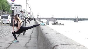 Mia Split - Naked Sport Gives Satisfaction in HD