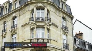 French Girls At Work - Sextoys seller shows how the dildos work