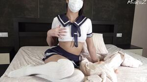 MiakaZ - Japansk Skolepige Onanerer, Mens Forældrene Ikke Er Hjemme