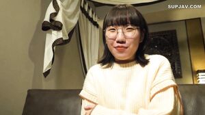 She looks like a serious eyeglasses with little experience, but she actually likes blowjobs. With a slow and slow mouth pussy, it’s on the verge of pulling out a second satsfera! A serious woman’s abalone pussy makes an old man’s cock die from above…