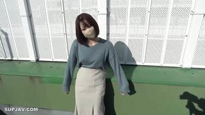A student who is super beautiful has a thick blowjob in the car! ! Massive ejaculation in the mouth in broad daylight