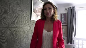 Julia North Sweetens the Deal on Her Room For Rent