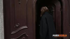 Life Model Stacy Cruz Takes Pussy Slamming From Artist's Huge Cock