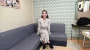 If you get caught, it will end immediately! ! Idol Candidate’s Marriage Hoya Hoya Newlywed Young Wife I Was Desperately Gonzo, Milk Sprinkled, Tide, Tide, Tide, I Got Creampied.