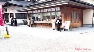 Transparent, delicate, pure and cute! Although she was very shy, when she opened her legs, her pussy juice was dripping, and even though she had little experience, she screamed loudly with her sensitive body!