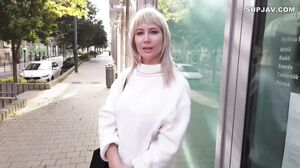 Japan-Europe friendship! A tall Hungarian beauty travels the world with gonzo shots! Sharon’s vacuum blowjob with a large amount of ejaculation in the mouth + thick creampie
