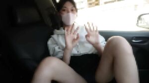 Until half a year ago… This is an 18-year-old with very little experience in outdoor exposure of a super popular person “completely showing her face”. ~The money will be returned through outdoor exposure~. That super popular person appears