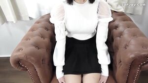 A 100% pure amateur who is still unsullied. A phantom secret video that I decided to appear in because I couldn’t refuse the strongly pushed request to appear. Mika 18 years old